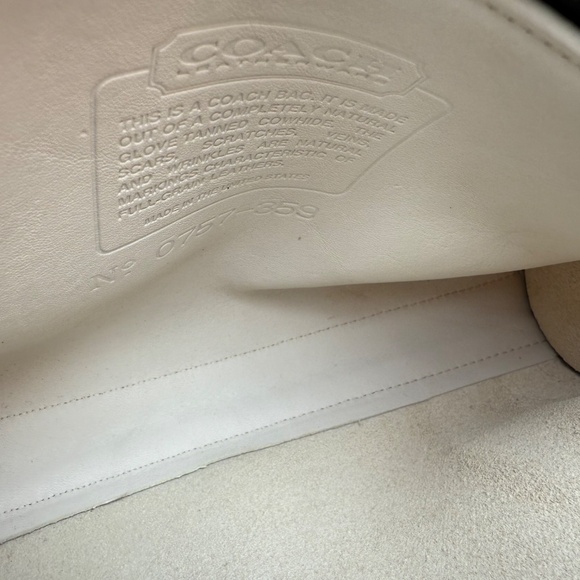 Coach Slim Zip Bag in bone leather - Picture 5 of 7